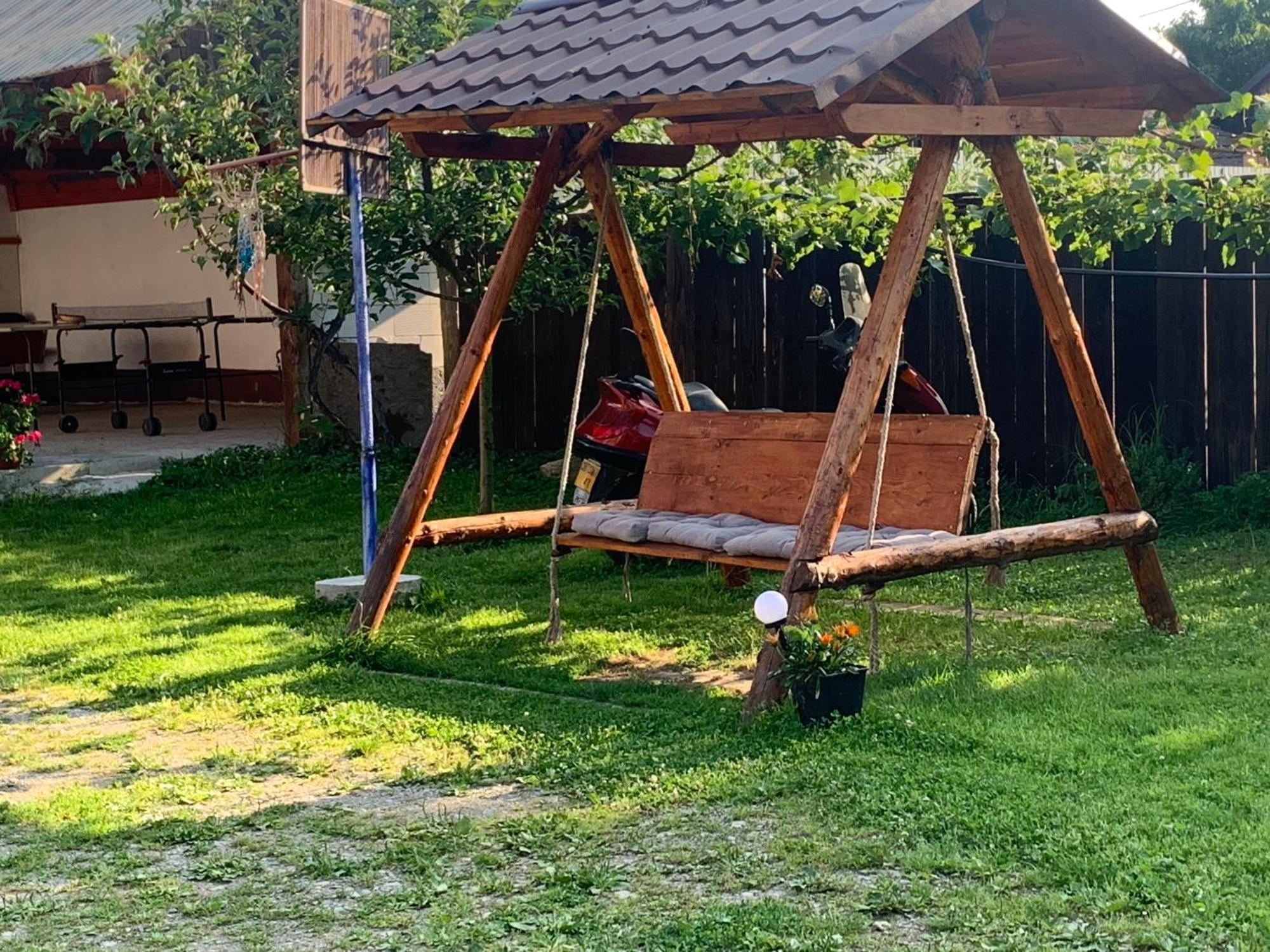 Casa Mari Hotel Cartisoara Ngoại thất bức ảnh
